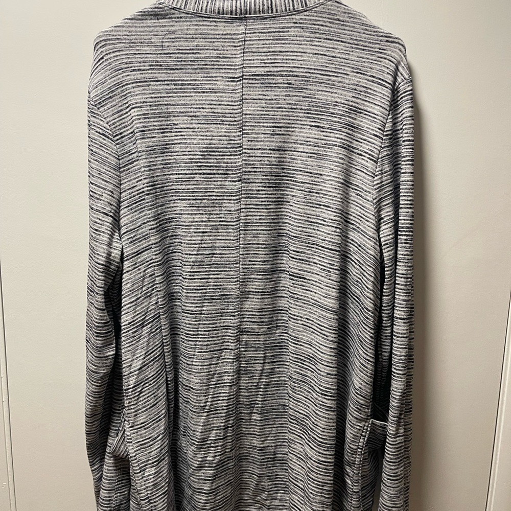 Gap- Navy & White cardigan